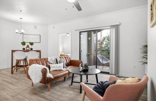 Glendale Sports and Entertainment District Apartamento | CozySuites Modern Urban in Historic Glendale
