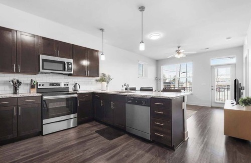 Indianapolis Apartamento | CozySuites Modern 2BR, Nora Indianapolis #9
