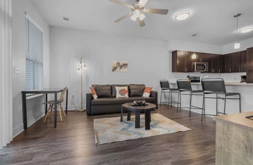Indianapolis Apartamento | CozySuites Modern 2BR, Nora Indianapolis #10