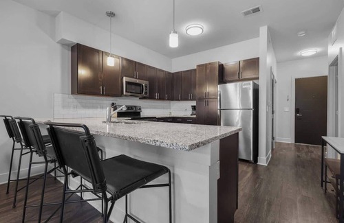 Indianapolis Apartamento | CozySuites Modern 2BR, Nora Indianapolis #10