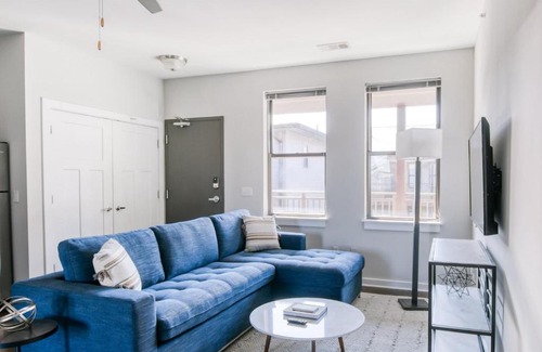 Music Row Apartamento | CozySuites Music Row Chic 1BR w/free parking! 27
