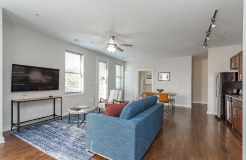 Music Row Apartamento | CozySuites Music Row Spacious 2BR free parking 25