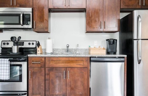 Music Row Apartamento | CozySuites Music Row Stunning 2BR with free parking 05