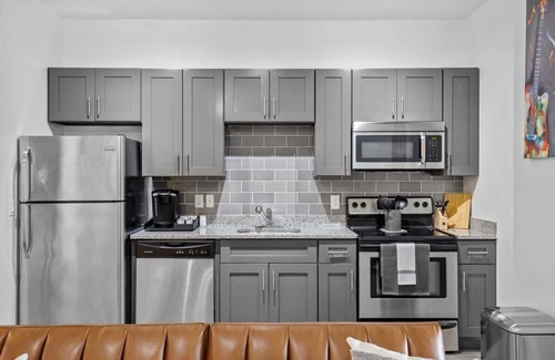 Music Row Apartamento | CozySuites Music Row Spacious 1BR free parking 56