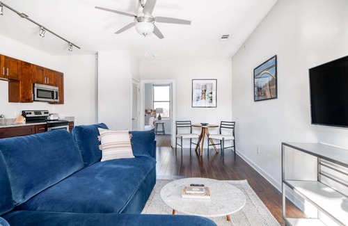 Music Row Apartamento | CozySuites Music Row Bold 1BR w/ free parking!