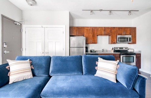 Music Row Apartamento | CozySuites Music Row Bold 1BR w/ free parking!