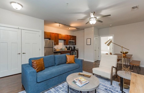 Music Row Apartamento | CozySuites MusicRow Alluring 1BR with free parking!13