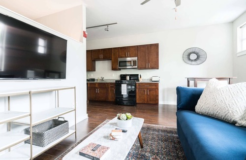 Music Row Apartamento | CozySuites MusicRow Astonishing Studio free parking 37