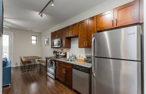 Music Row Apartamento | CozySuites MusicRow Astonishing Studio free parking 53