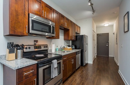 Music Row Apartamento | CozySuites MusicRow Astonishing Studio free parking 53