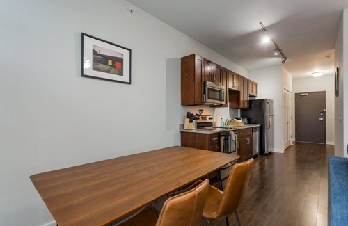Music Row Apartamento | CozySuites MusicRow Astonishing Studio free parking 53