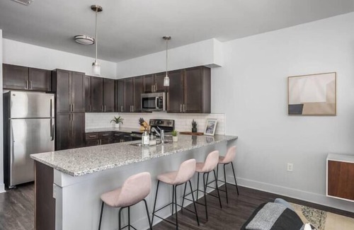 Indianapolis Apartamento | CozySuites Nora 2BR next to Whole Foods