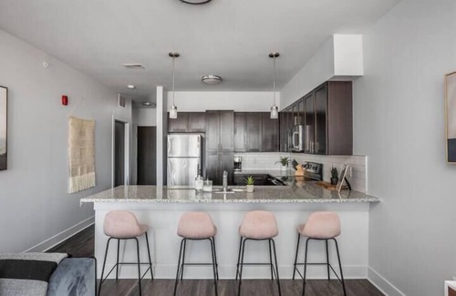 Indianapolis Apartamento | CozySuites Nora 2BR next to Whole Foods