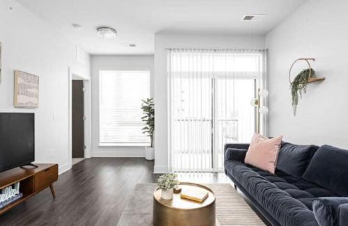 Indianapolis Apartamento | CozySuites Nora 3BR near Fashion Mall