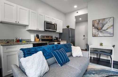 Cultural District Apartamento | CozySuites Stunning 1BR in Downtown Pitts #29