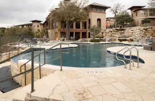 McNeil Apartamento | Cozysuites Stunning 1BR Condo in Mountain Resort #2103