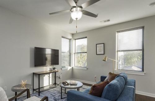 Music Row Apartamento | CozySuites TWO Alluring Music Row Condos with parking