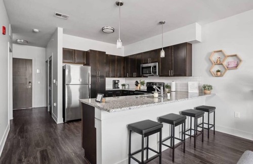Indianapolis Apartamento | Cozysuites Upscale 2BR near Fashion Mall