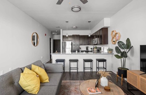 Indianapolis Apartamento | Cozysuites Upscale 2BR near Fashion Mall