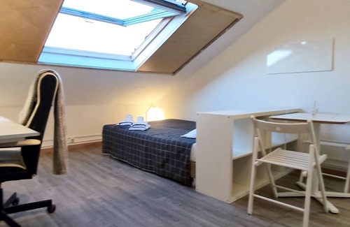 Santo Antonio dos Olivais Cabina | CQ11 ❤️ Cozy Room with Double Bed | Weekly Cleaning
