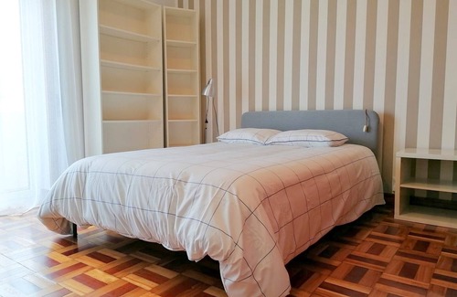 Santo Antonio dos Olivais Cabina | CQ3 ❤️ Cozy Bedroom with Balcony & Double Bed