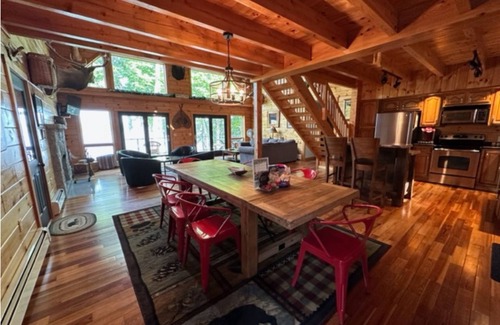 Greenville Casa | Craft Bear Cabin - Lakeside Luxury - Pet-friendly & Perfect for Large Families
