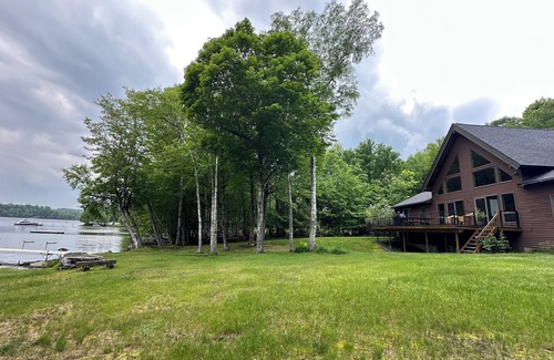 Greenville Casa | Craft Bear Cabin - Lakeside Luxury - Pet-friendly & Perfect for Large Families