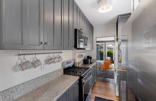 University Heights Casa | Craftsman Bungalow- University Heights 2BR Home