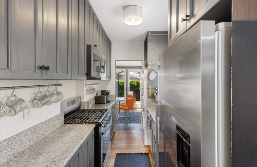 University Heights Casa | Craftsman Bungalow- University Heights 2BR Home