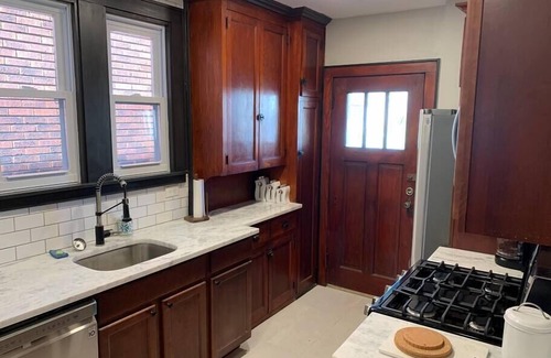 Crafton Casa | Craftsman Charmer | Easy Access to City & Airport