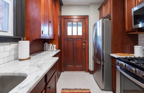 Crafton Casa | Craftsman Charmer | Easy Access to City & Airport