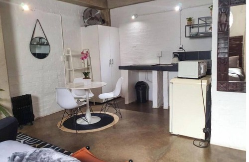 Downtown Johannesburg Apartamento | Craftsmen's ship Maboneng, Apartment
