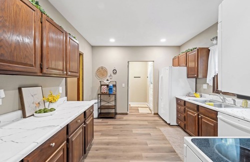Ames Casa | Craftsmen Style Home near campus and downtown