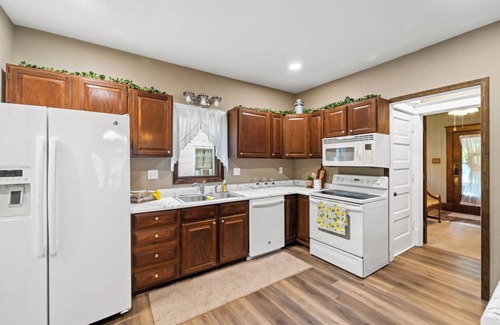Ames Casa | Craftsmen Style Home near campus and downtown