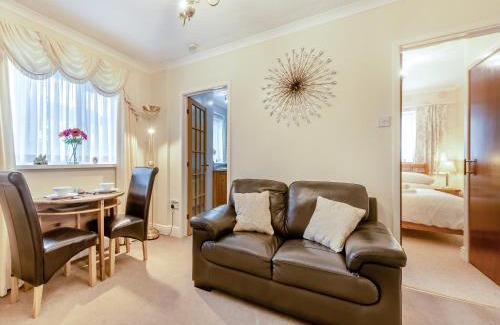 Oakford Casa | Craigfryn