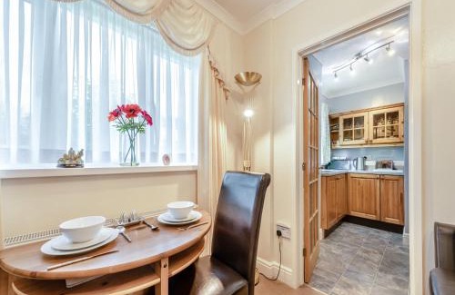Oakford Casa | Craigfryn