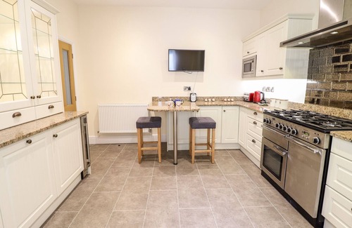 Betws-Y-Coed Casa | CRAIGSIDE, pet friendly, character holiday cottage in Betws-Y-Coed