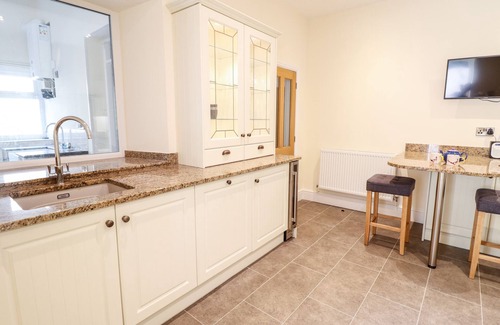 Betws-Y-Coed Casa | CRAIGSIDE, pet friendly, character holiday cottage in Betws-Y-Coed