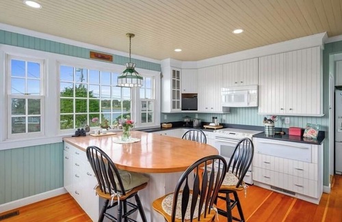 Centerville Casa | Craigville Long Beach Beachfront rental home. Steps to private beach. RPMS029