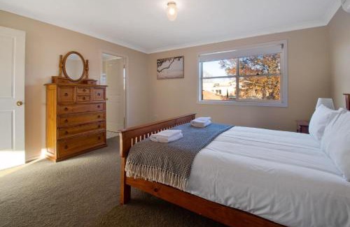 Wagga Wagga Apartamento | Crampton Comforts - Walk to CBD, Cosy & Homely