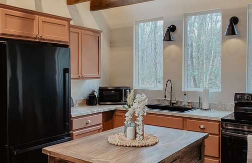 Spencer Casa | Crane's Cabin at Fall Creek Falls State Park- Outdoor Bathtub, Fireplace