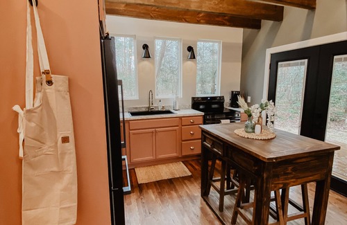 Spencer Casa | Crane's Cabin at Fall Creek Falls State Park- Outdoor Bathtub, Fireplace