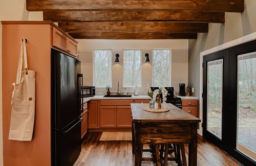 Spencer Casa | Crane's Cabin at Fall Creek Falls State Park- Outdoor Bathtub, Fireplace
