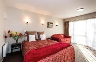 Saint Albans Hotel | Cranford Oak Motel