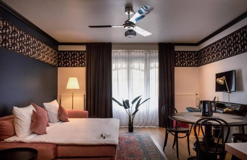 Lower Town Hotel | Craves Hotel