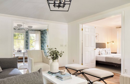 Twin Oaks Casa | Crawdad by AvantStay | Isle of Palms Home w/ BBQ