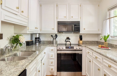 Twin Oaks Casa | Crawdad by AvantStay | Isle of Palms Home w/ BBQ