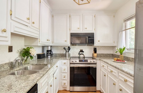Isle of Palms Cabaña | Crawdad by Avantstay Isle of Palms Home w/ BBQ