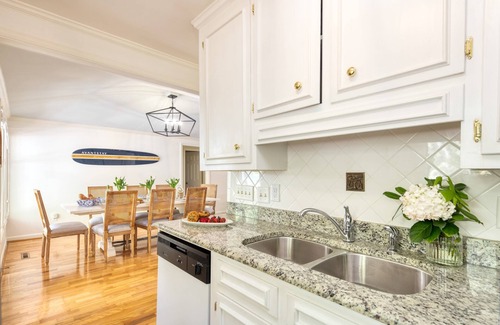 Isle of Palms Cabaña | Crawdad by Avantstay Isle of Palms Home w/ BBQ