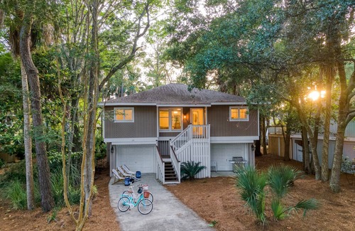 Isle of Palms Cabaña | Crawdad by Avantstay Isle of Palms Home w/ BBQ